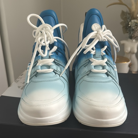 Authentic Louis Vuitton Calfskin LV Archlight Sneakers 39 - Picture 3 of 10